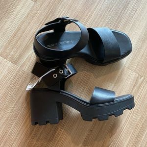 Black platform sandals. Size 6.5